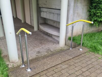 Flexo-Handlauf - Beiseitiger Aussenhandlauf im Dekor «gelb» (Niederhasli)