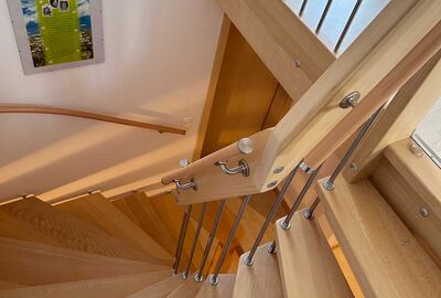 Beidseitiger Flexo Handlauf an einer Treppenmeister-Treppe